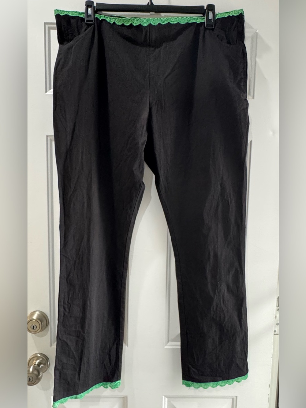 Tunnel Vision Black pants green lace trim size 2XL new